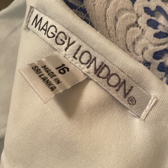 Blue and white lace fully lined Maggy London dress with cap sleeves size 16 - Picture 6 of 11